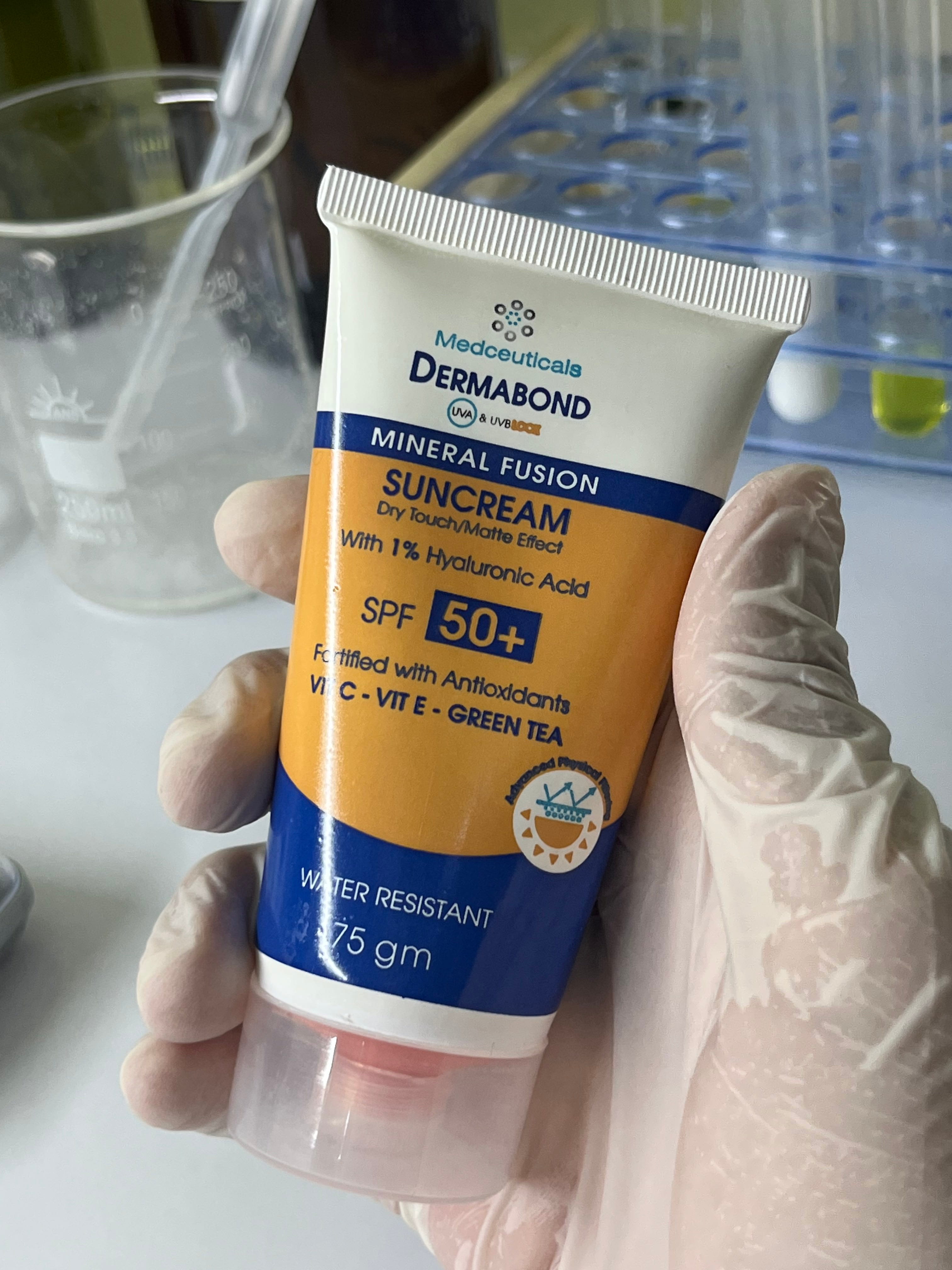 DERMABOND MINERAL FUSION SUNCREAM SPF 50  - View 3